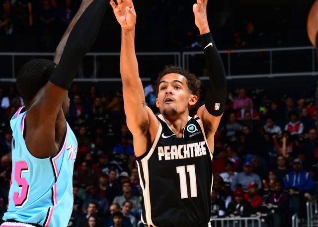 行激烈角逐 行激烈角逐