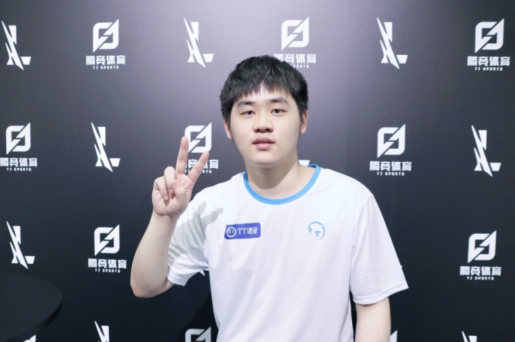 他在曼城担 他在曼城担